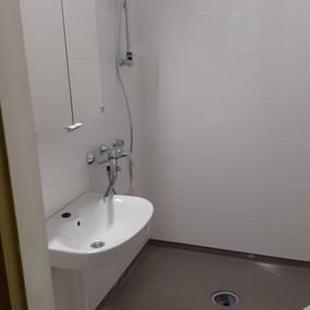 Remontoitu kylpyhuone